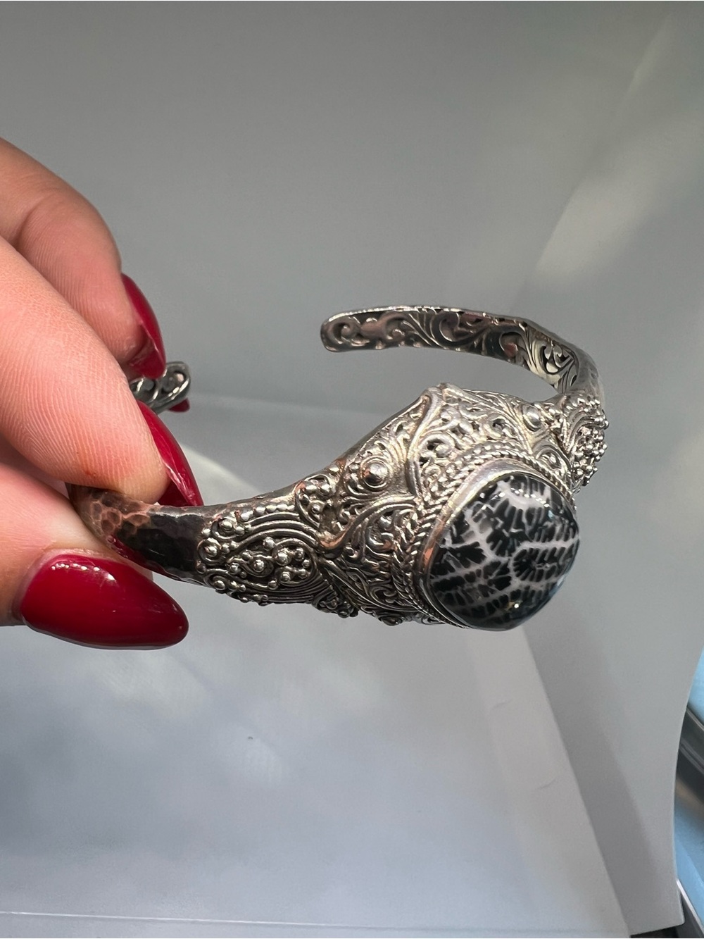 SARDA Ornate Sterling Silver Statement Cuff Bracelet with Black & White Stone - Picture 6 of 15